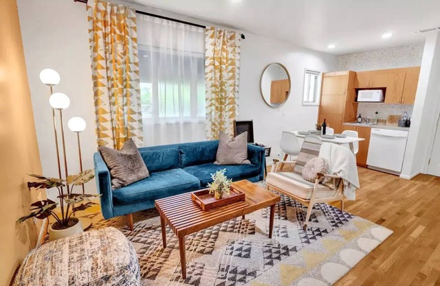 2 Bedroom Unit by Long Beach Airport-KING Bed-W/D-Between Universal/Disneylandn