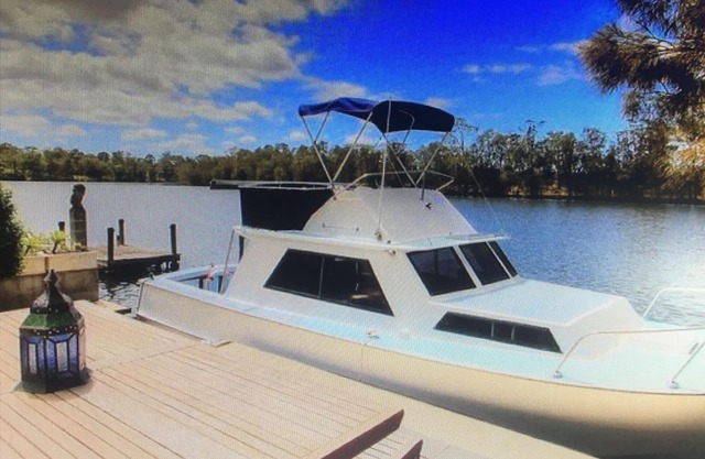 2 Bedroom Waterfront Cottage