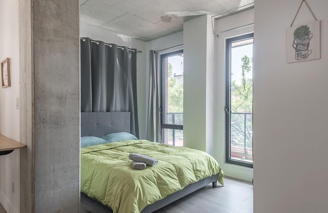 2 Bedrooms - Old Port - Free parking