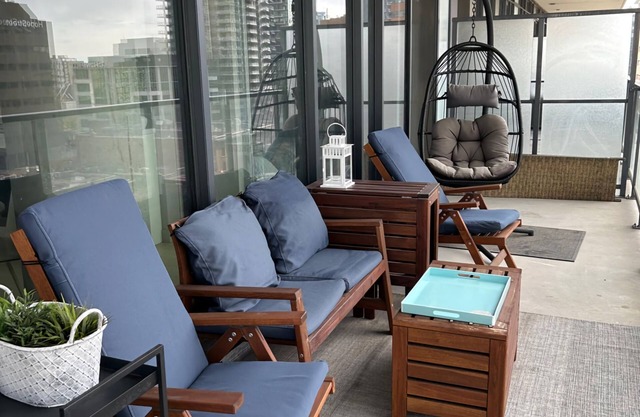 2 Beds 2 Baths downtown