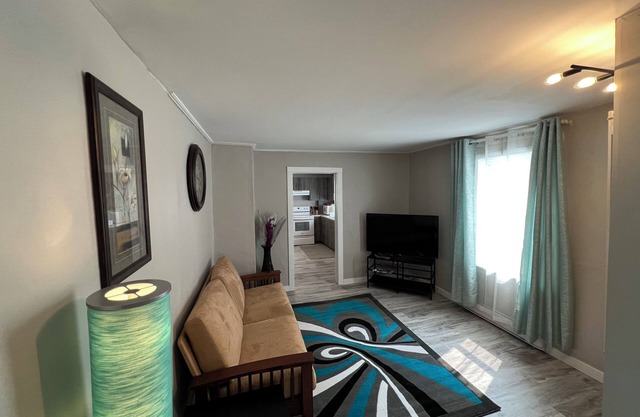 2 beds/3 br with office very specious unit in StB with free parking and wifi.