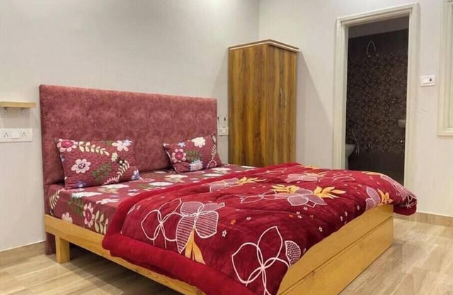 2 BHK apt w Wifi/Couch & kitchen - Special Offer