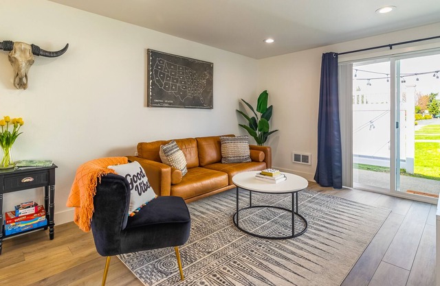 2 BR/1 BA apartment- Monthly stays available!