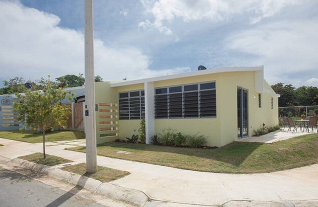 2 BR 2 Bath Walk to Beach and 3 Restaurants Bars by Blackeagle marina.