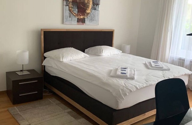 2 BR apartment near the lake/city center D5