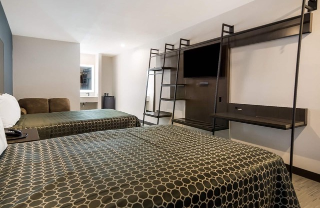 2 Budget-Friendly Rooms in Forest Hill with Easy Access to Local Attractions