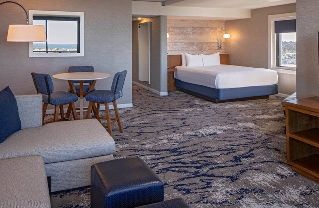 2 Connecting Suites at a 4⭐️ Hotel