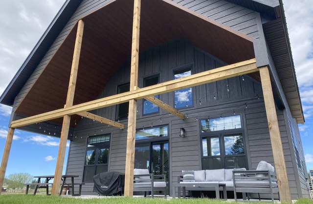 2 Custer's Retreat- 2 Bedroom Cabin - 2 Bedroom 2 Bath Cabin