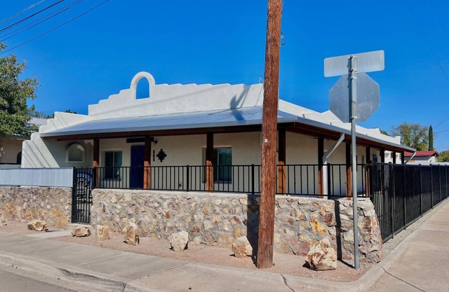 2 king bds/2.5 bathrooms in the heart of Downtown