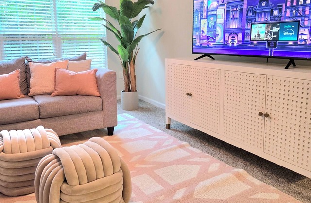 2 King Beds—7 Day Minimum Stay—Free Parking & Wi-Fi