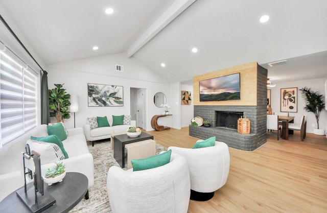 2 King Beds I Coffee Bar/Lounge I SUPER Fast WiFi