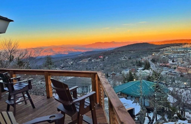 2 LUXE Ski-In/Out Cabins ~ VIEWS ~ Large Groups