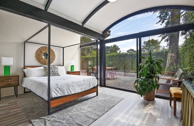 2 mi from LSU! MCM Masterpiece - Sleeps 10