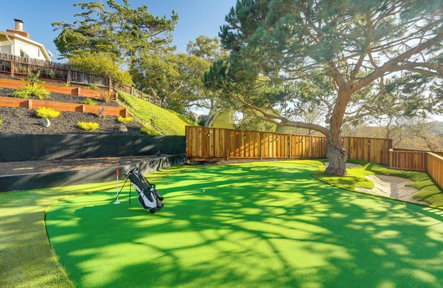 2 Mi to Beach: Home w/Patio in Del Rey Oaks!