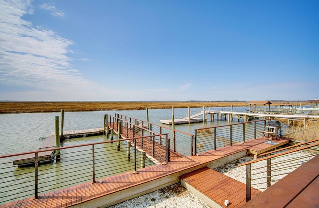 2 Mi to Stone Harbor Beach: Lovely Bayfront Home