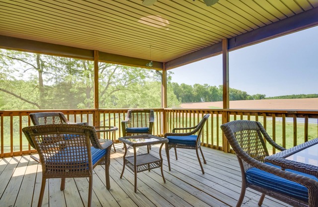 2 Mi to Wineries: Calm Cottage on 90 Acres w/Barn