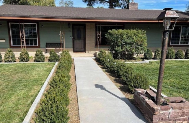 2 min from rt 66- hot tub-firepit-bocceball-bbq