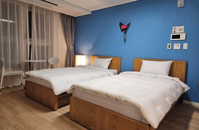 2 minutes run to the beach, renewal 1-bedroom apartment in charming Busan WiFi