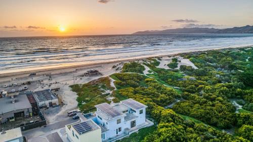 2 Oceanfront Homes w Rooftop Deck Views Steps to the Sand