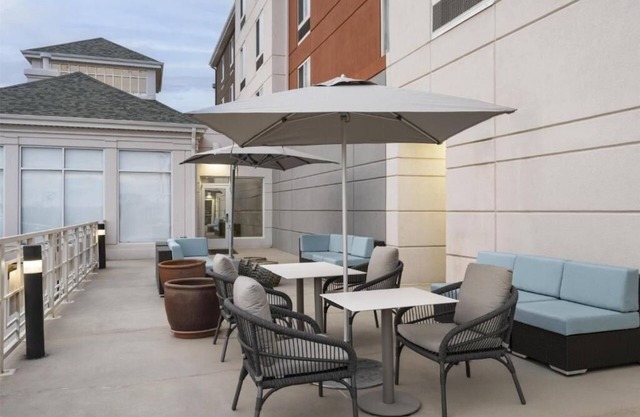 2 pairs stay | 1 unit each with king size bed