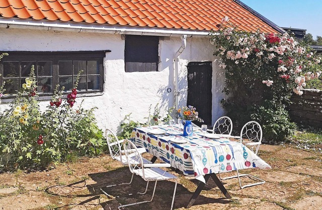 2 person holiday home in MÖRBYLÅNGA-By Traum