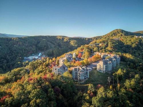 2 Places, 1 Epic Smoky Mtn Stay! Breathtaking Views-Indoor Pool-Outdoor Pool-Hot Tubs-Arcade-Playground-Close to Downtown