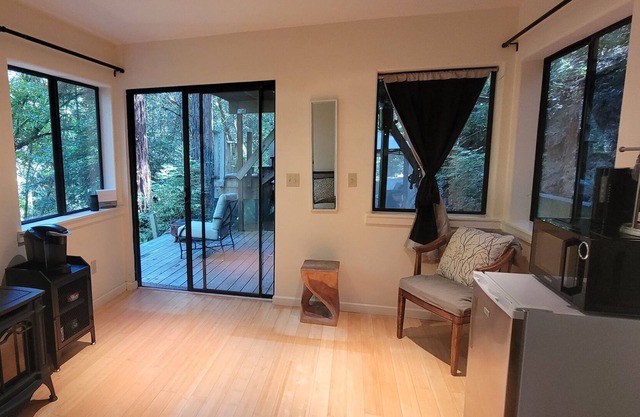 2 Rms. Silent Redwoods. Pet OK