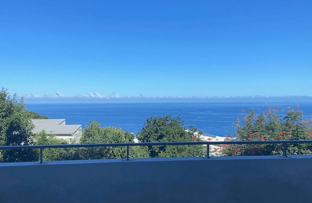 2-room apartment with a large 40 m2 terrace, a jacuzzi with ocean view.