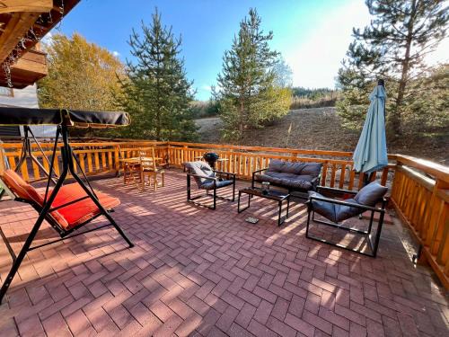 2-room Forest Retreat - Fireplace, Veranda, BBQ, Views