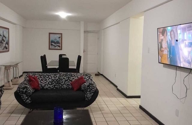 2 streets from the sea, excellent location, with 270m² and cozy