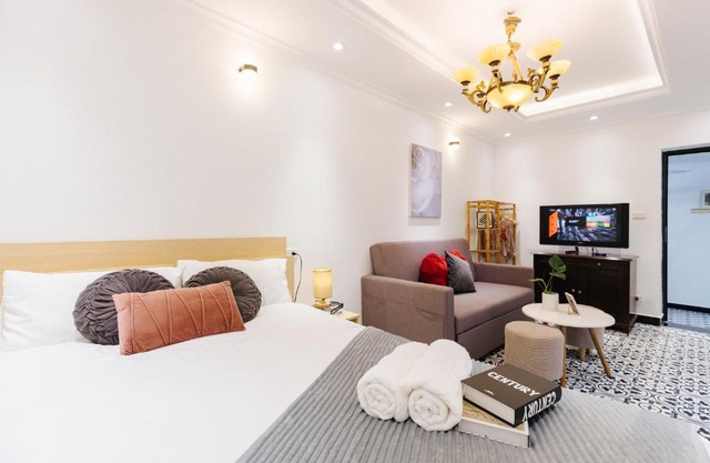 2 separate bedrooms- Super central location