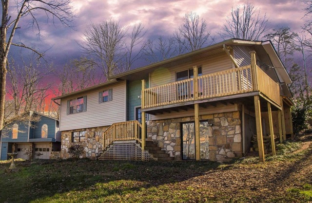 2 Spacious Homes near Knoxville - 6BRs, sleeps 16