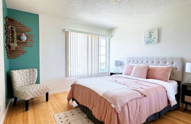 2 Story Spacious 4B2B Home + Sleep 14+2 FREE Aquarium Tickets Perfect Getaway