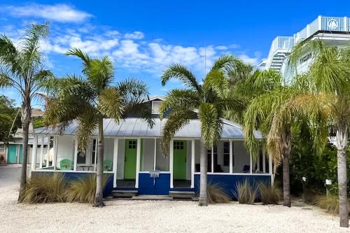 2 -Unit Beach to Bay Cottage.Not Grandma's Place