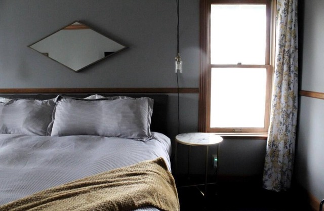 2 x King with Balcony at Shelburne Hotel, Parking