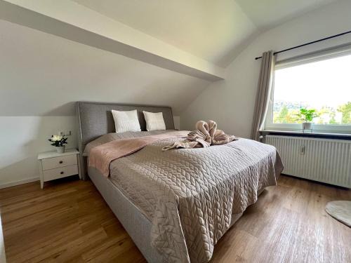 2 Zimmer Dachwohnung mit Burgblick und Kingsize Bett
