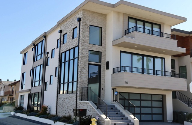 20 Seconds to the Beach, New Sophisticated Luxury Beach Home