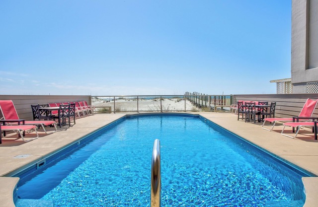 🥳 2026 Going fast! 😎 The Pearl. 20BR. Beachfront. Heatable Pool! ELEVATORS!