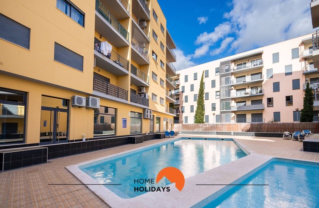 #215 Equiped w/ AC and Pool 65m Beach