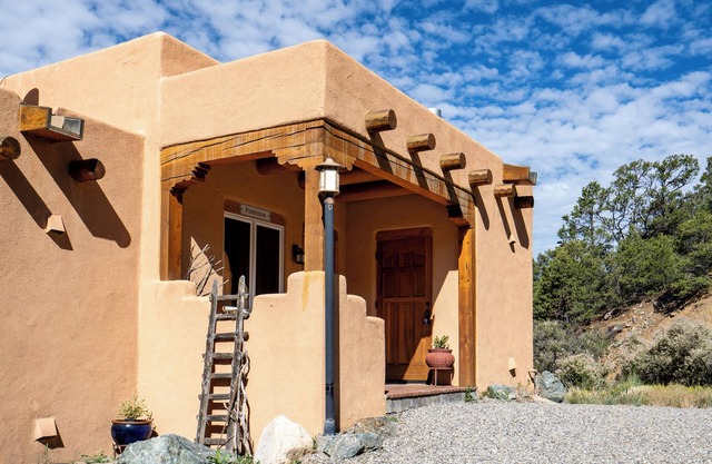 2200 sq ft, 2-BR, 2-Bath townhouse, hot tub, double-living rooms, cook's kitchen, cedar deck, garden