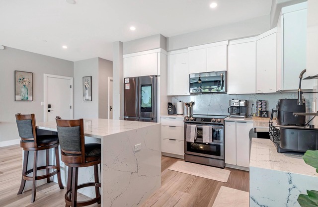 2200 Sqft Modern/Luxury Newly Built, 5 min walk to Downtown Livermore