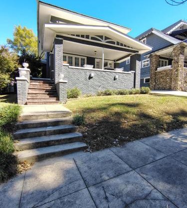 29th Street Trendy Lakeview Craftsman 8