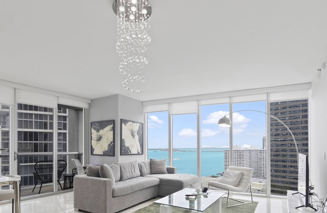 2B/2B Corner Unit w Water View FREE Parking Pool Spa Heart of Brickell