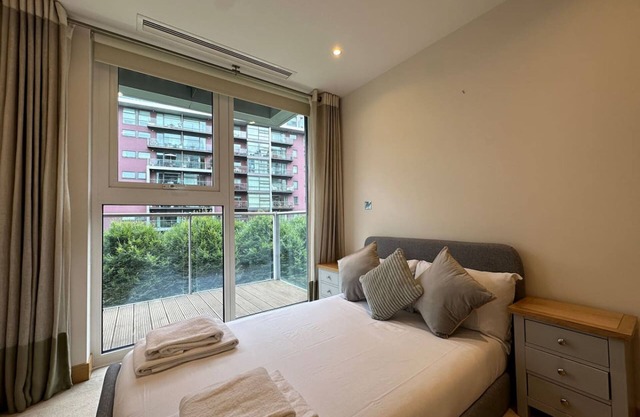 2b2b Apt Park + River + Balcony