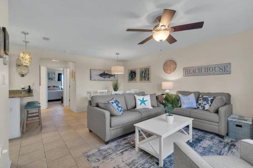 2bd 2ba 1st floor condo WALK TO BEACH