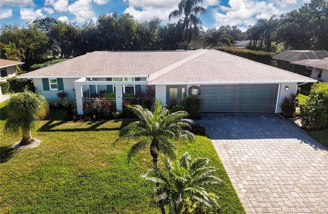 2Bd 2Ba Get Away In The Prestigious Meadows Community! Golf, Tennis, and More!