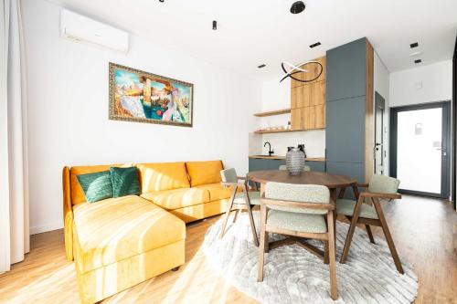 2BD APT/W Terrace@Takas į Jūra, By Cohost