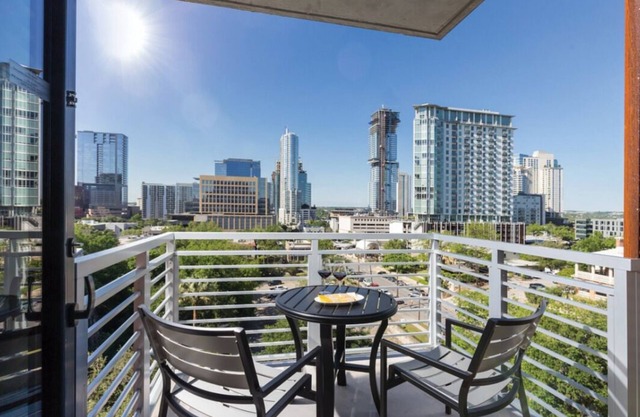 2BD/Austin - Full Kitchen, W/D, Balcony, Fire Pit!