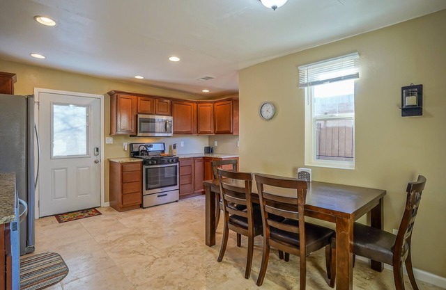 2bd,1ba Remodeled Home w/large yard and Corn Hole Game