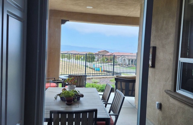 2BDRM 2-1/2 BTH w/foothill view includes 2 Monarch Club memberships during stay.